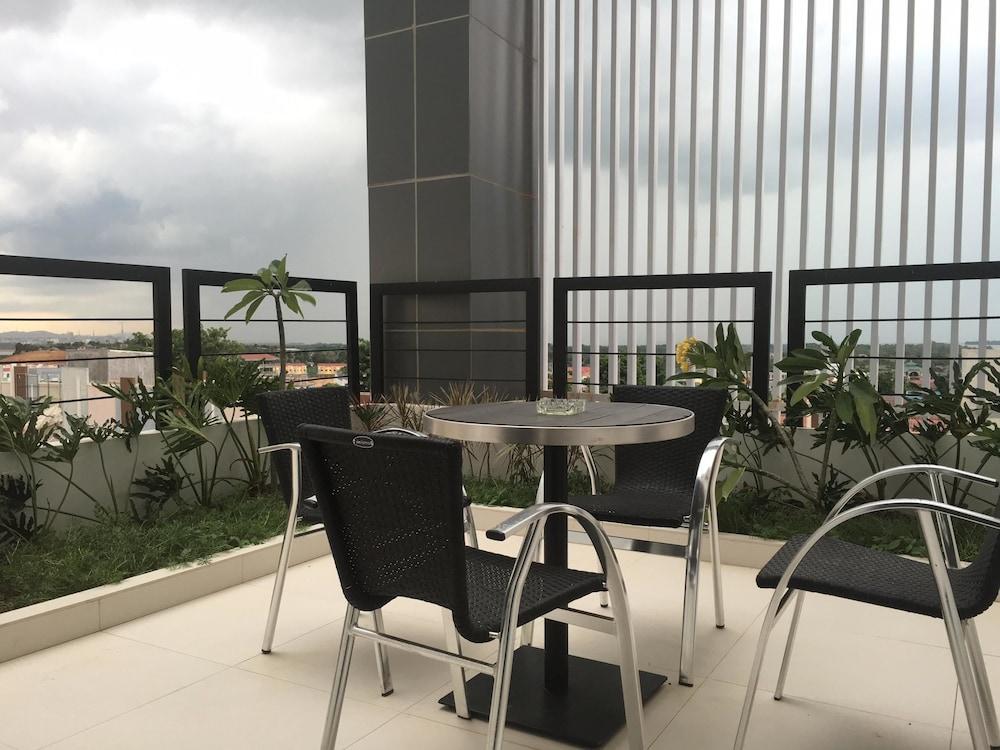 Os Hotel Airport Batam Εξωτερικό φωτογραφία